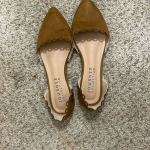 Excellent condition comfy suede (not sure if it’s real suede or nubuck) flats.